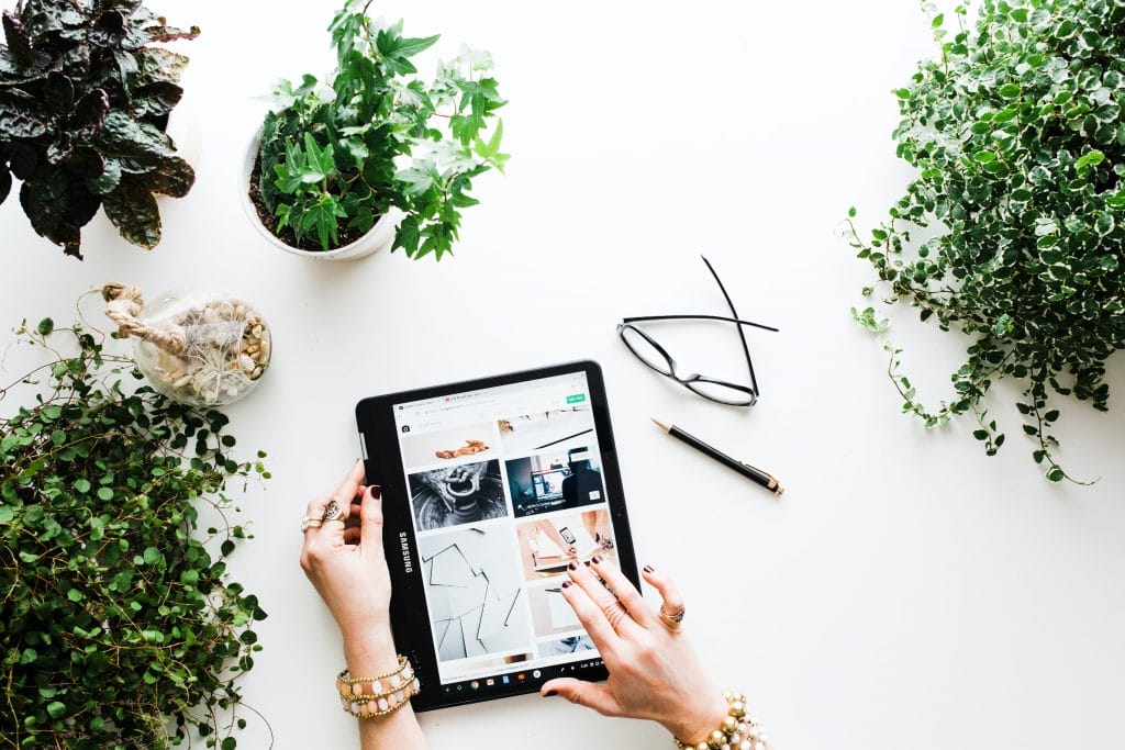 A guide on creating a business website, featuring new age marketing tips for #LiveCreateDay.