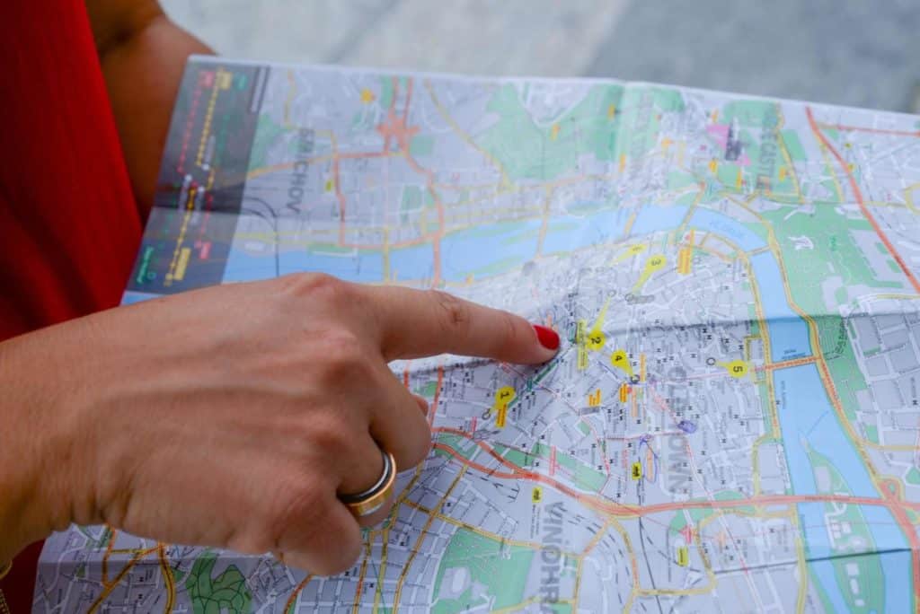A woman points at a city on a map, illustrating the concept of temporary office space options.